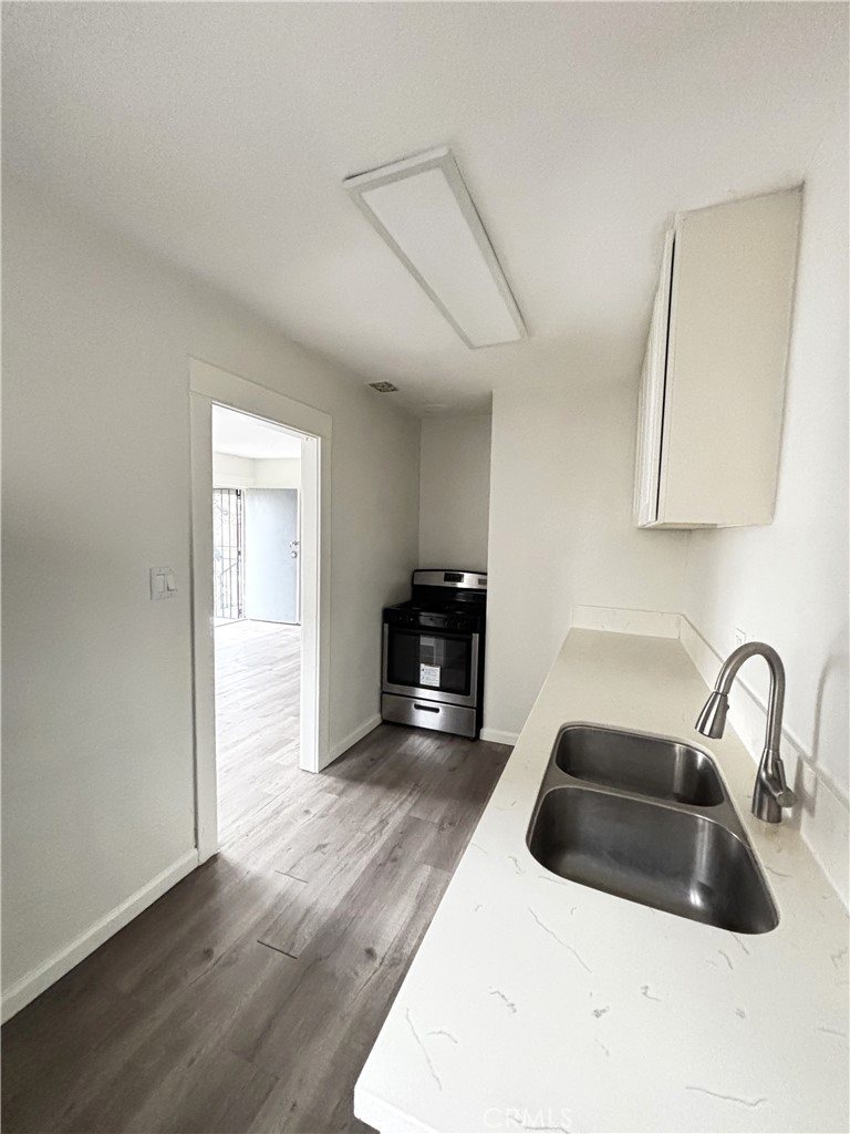 1457 W 52nd