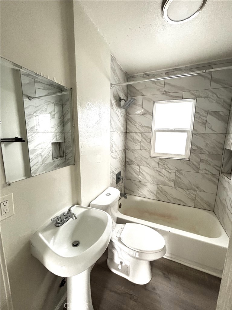 1457 W 52nd