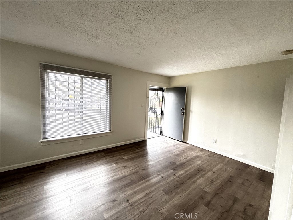1457 W 52nd