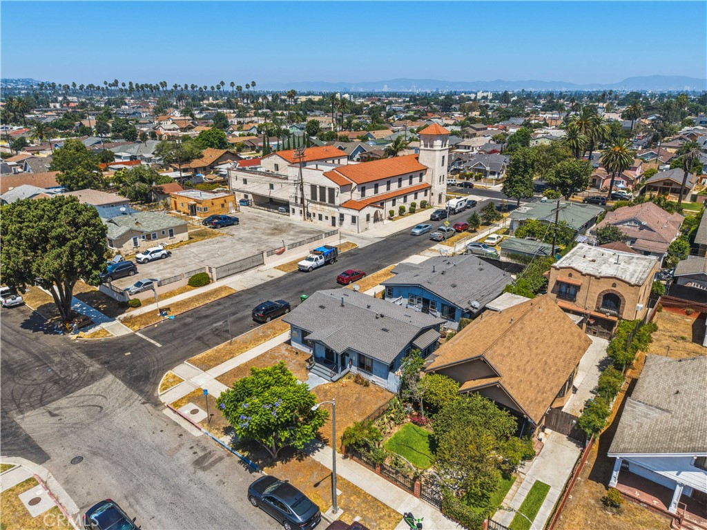 1457 W 52nd