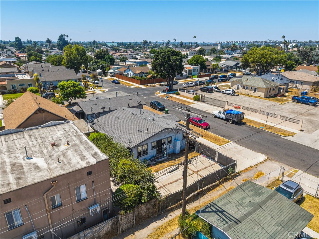 1457 W 52nd