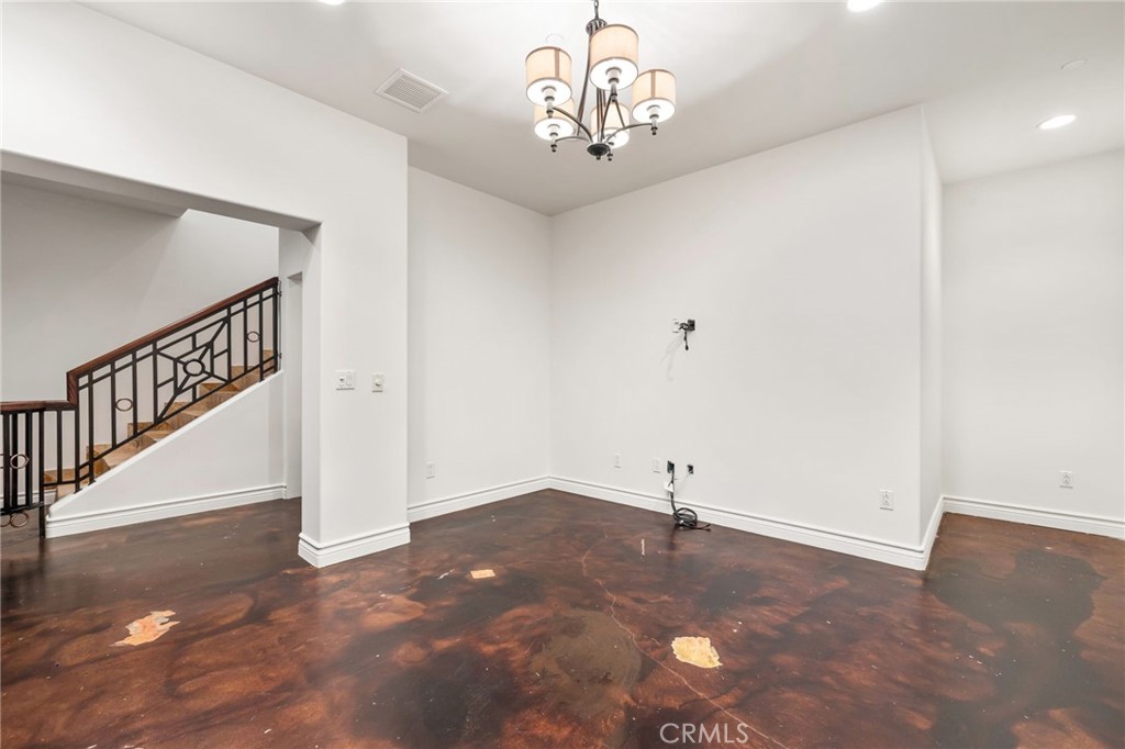 725 Dogwood W