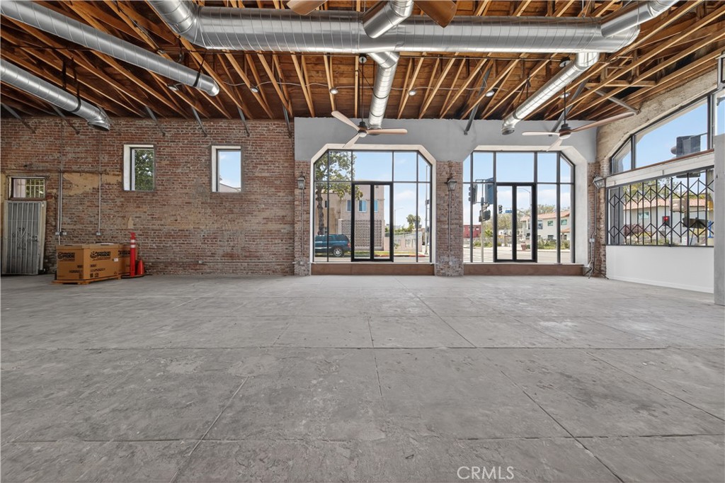 2928 W Vernon Avenue