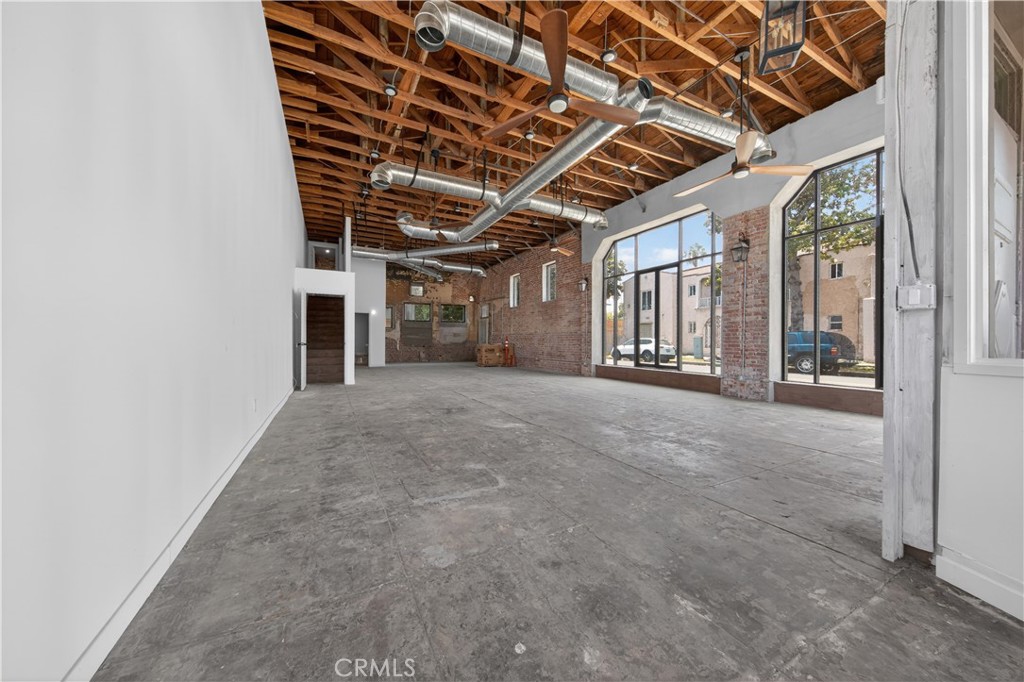 2928 W Vernon Avenue