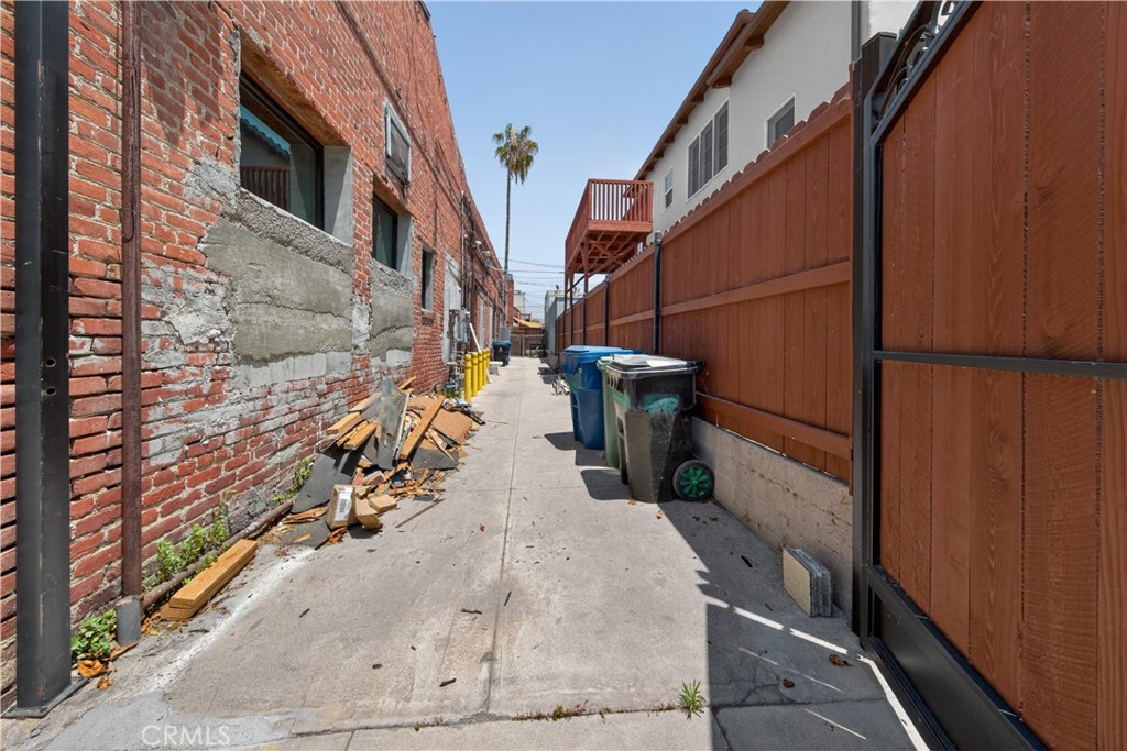 2928 W Vernon Avenue