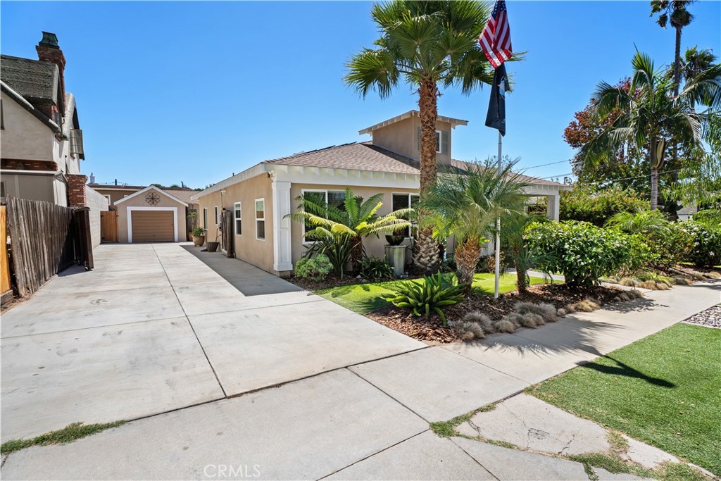 526 E Maple