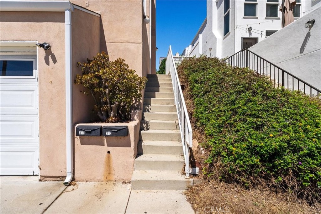 313 E Oak Avenue