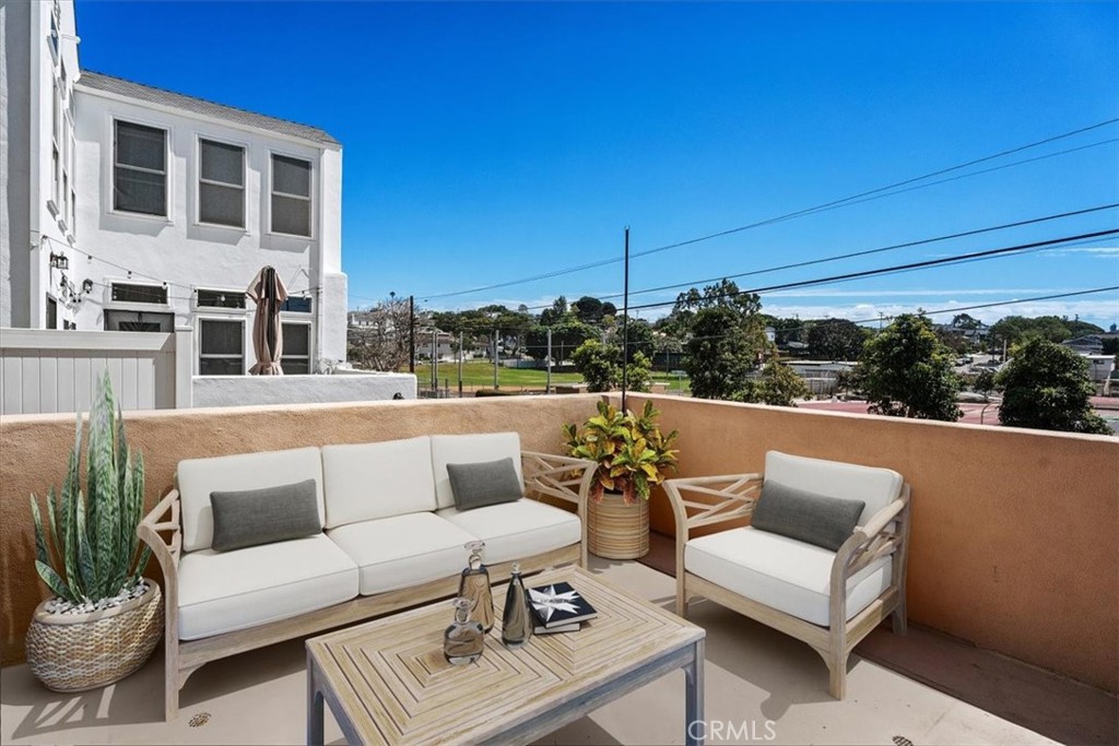 313 E Oak Avenue