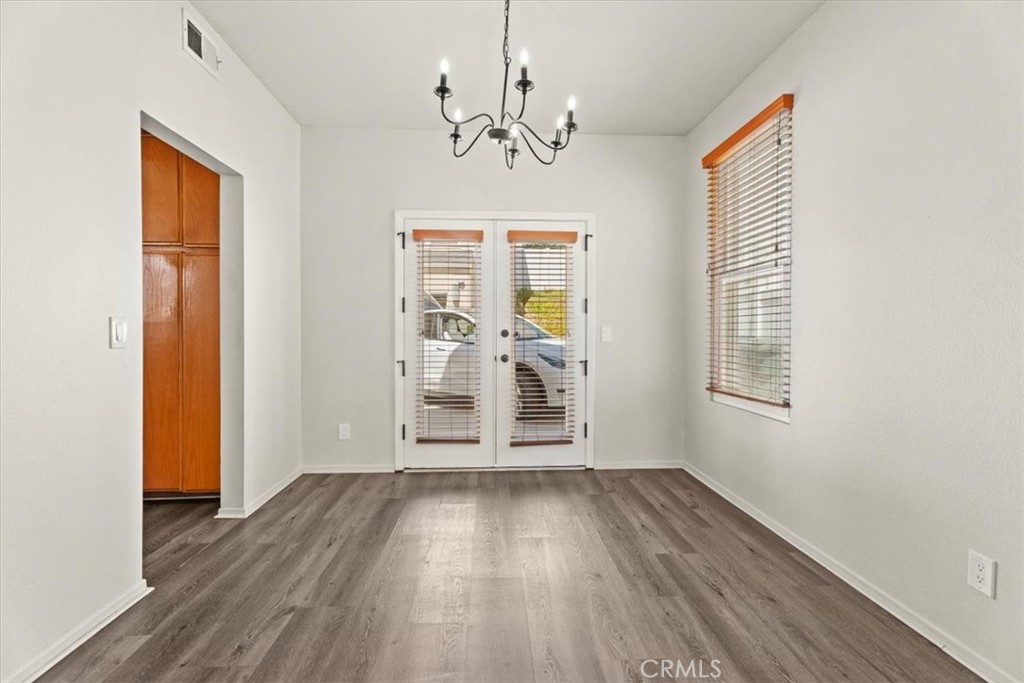313 E Oak Avenue