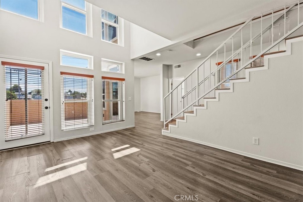 313 E Oak Avenue