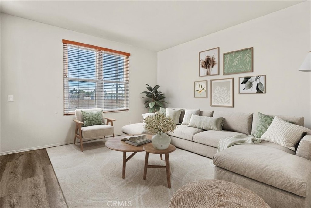 313 E Oak Avenue
