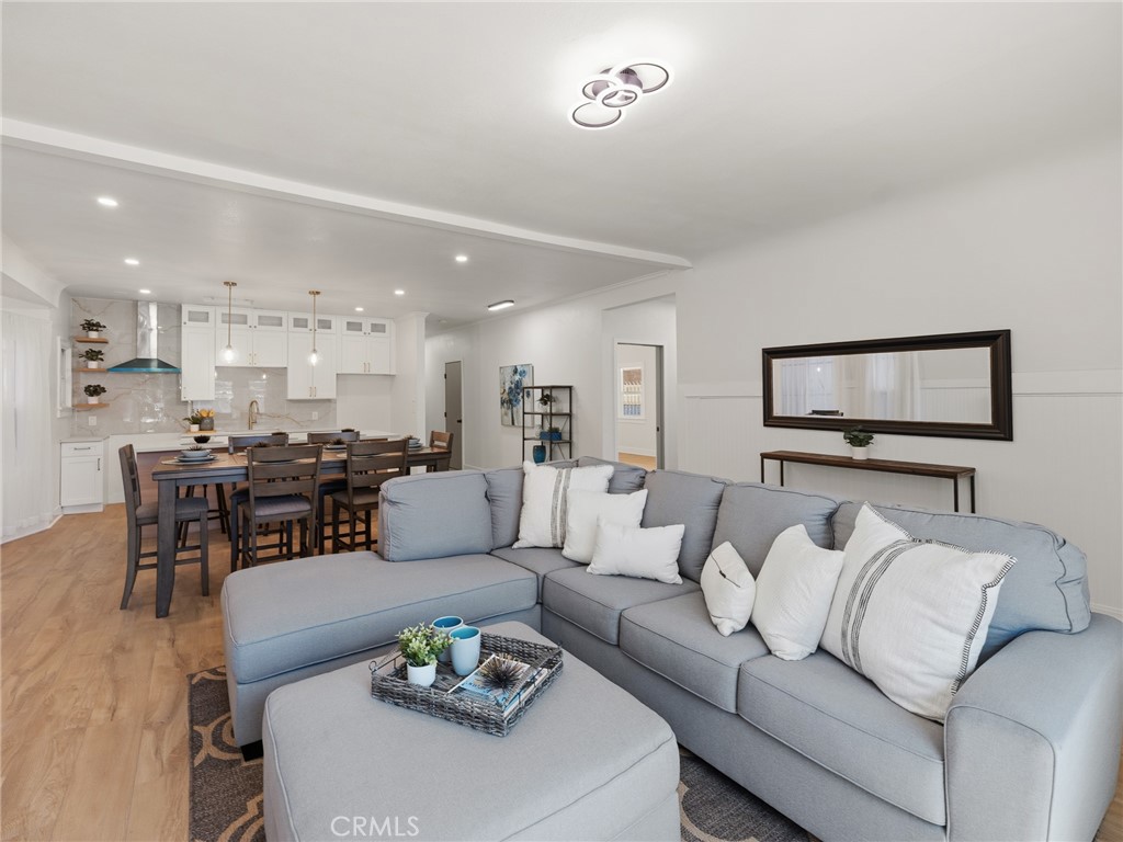 658 W 7th
