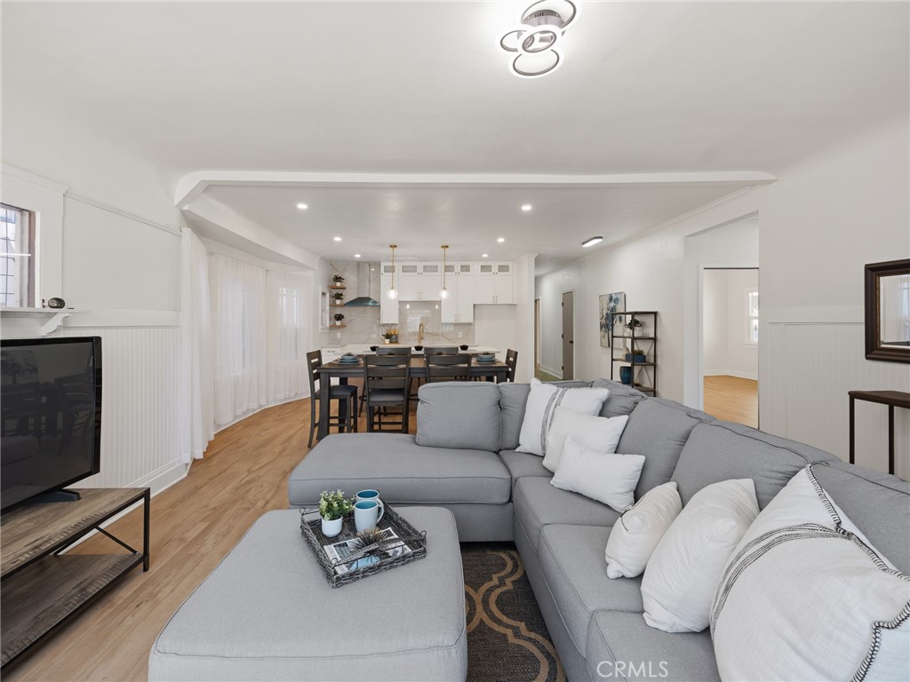 658 W 7th