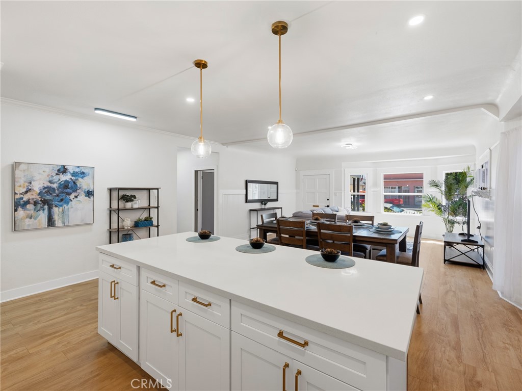 658 W 7th