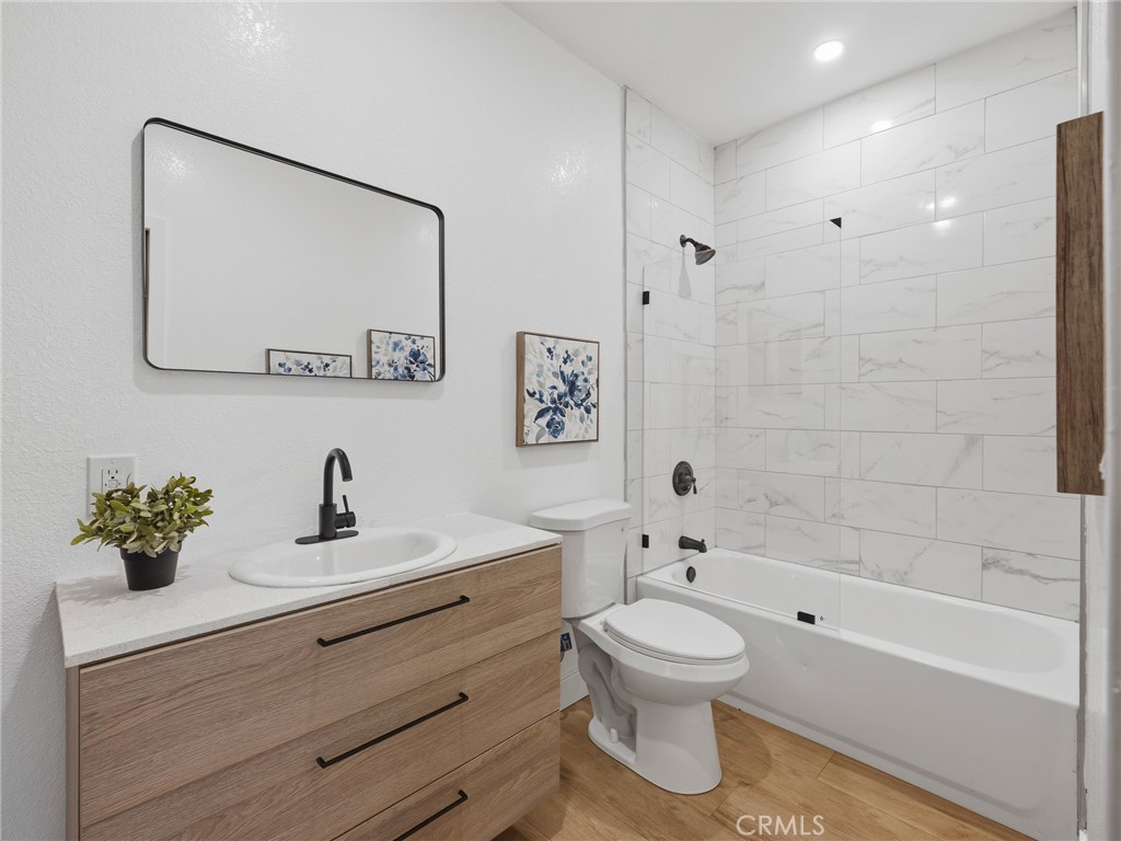 658 W 7th