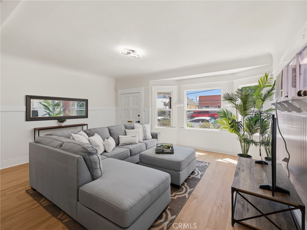 658 W 7th