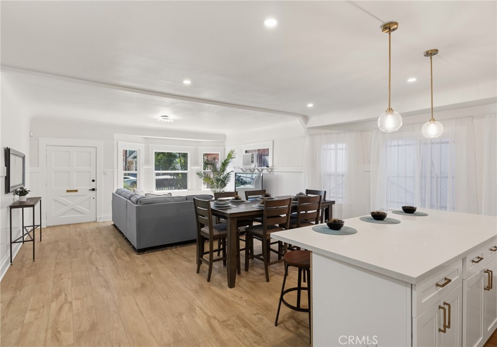 658 W 7th