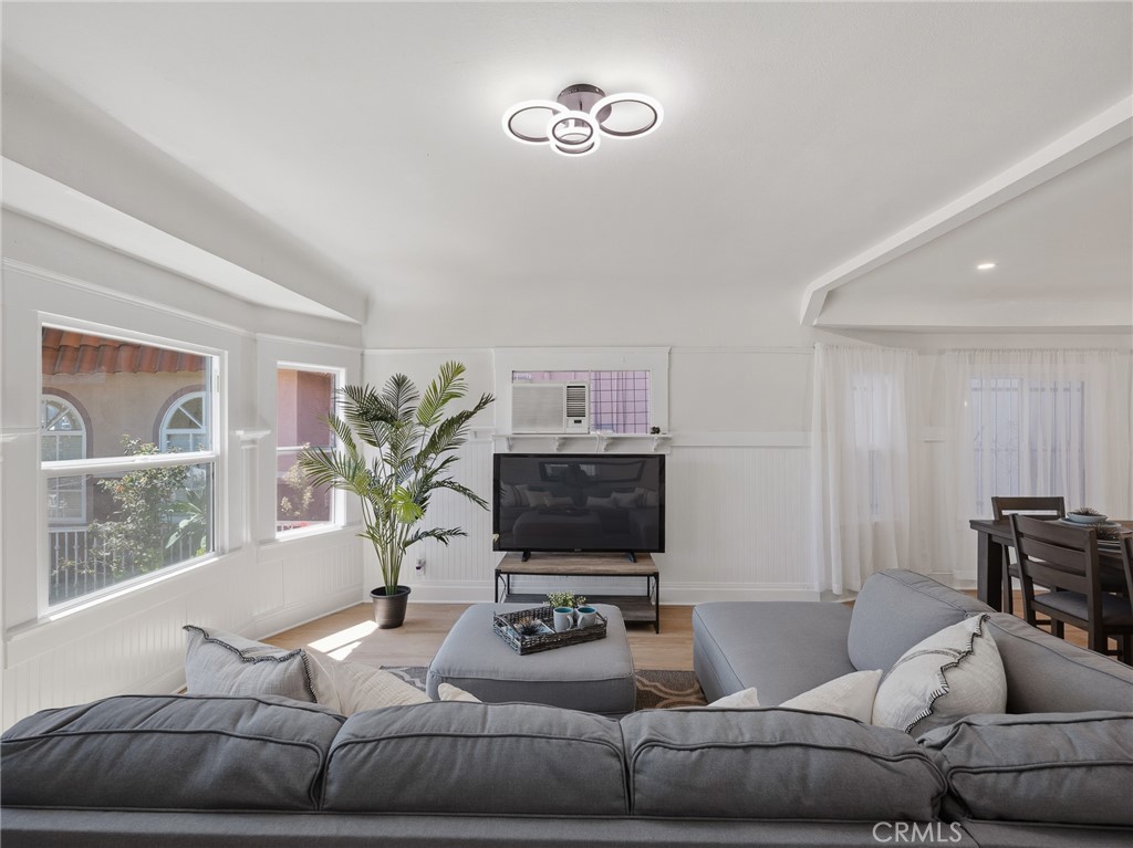 658 W 7th