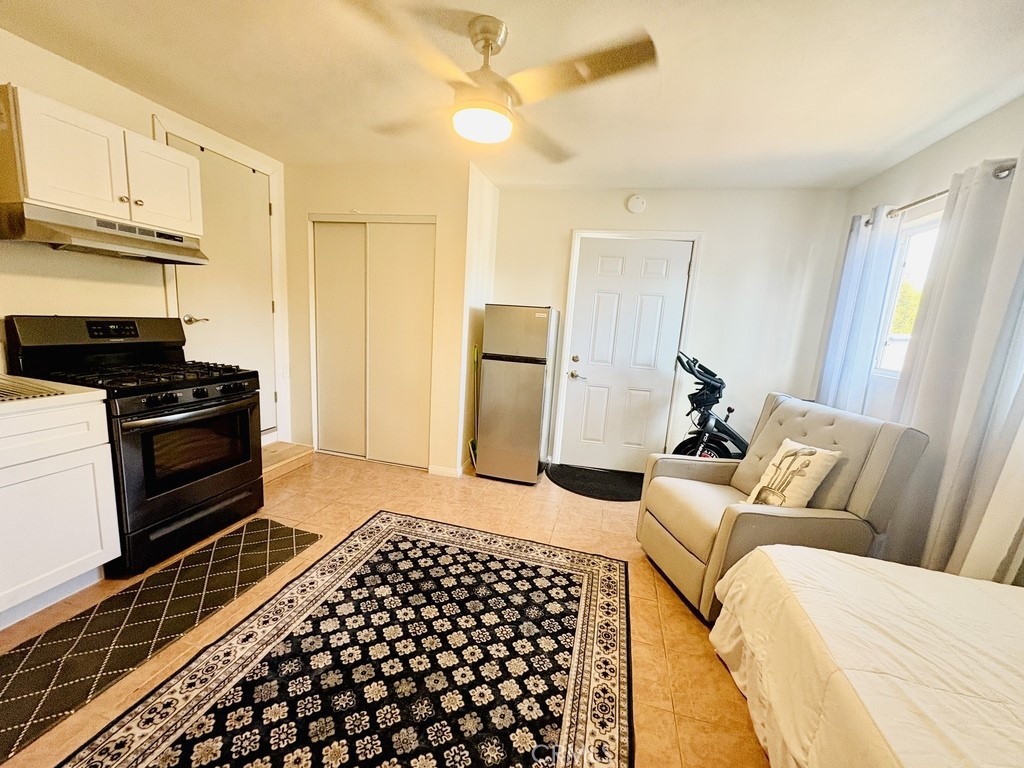 2265 W 236th