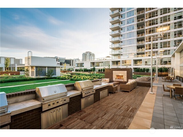 588 Bell Street Unit: 1502