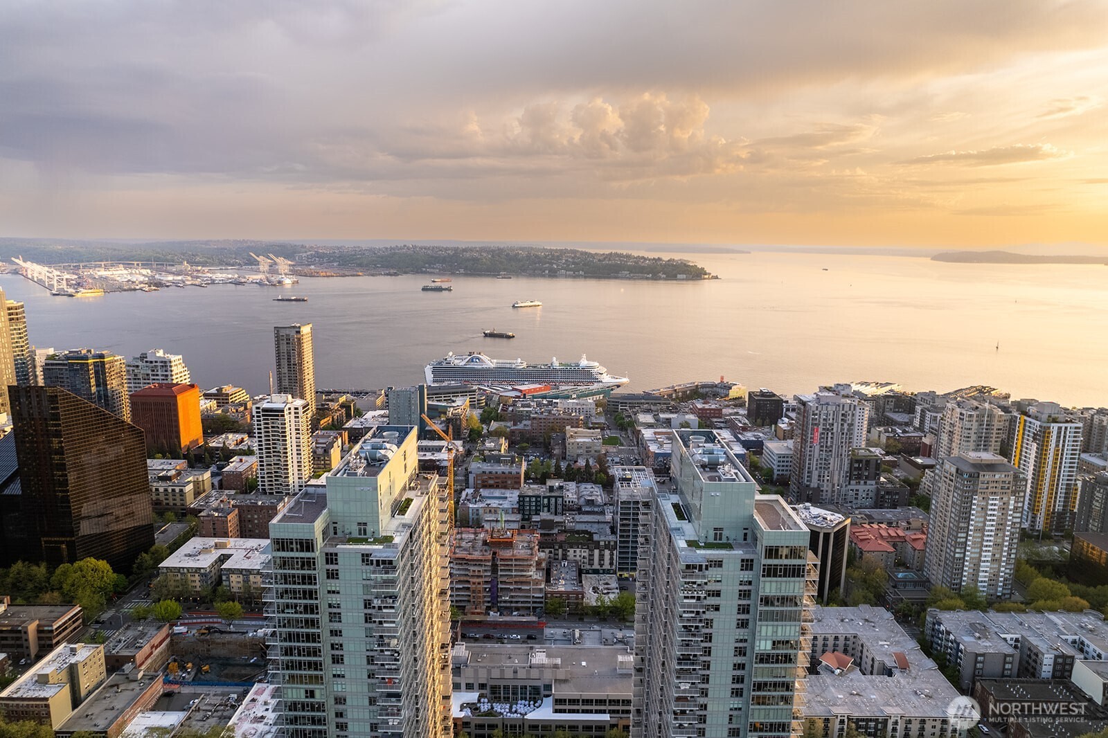 588 Bell Street Unit: 1502
