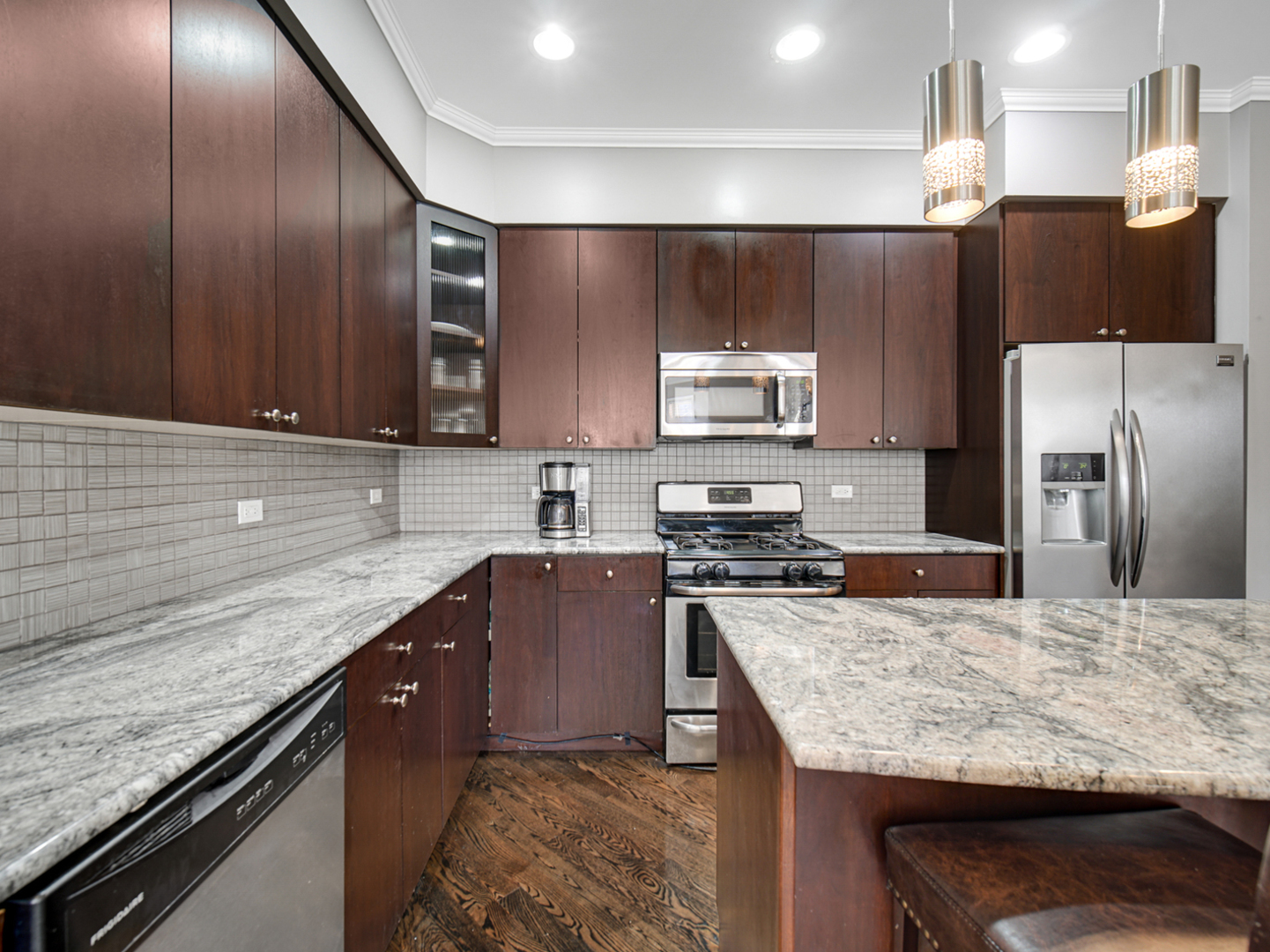 4806 S Saint Lawrence Avenue Unit: 1S