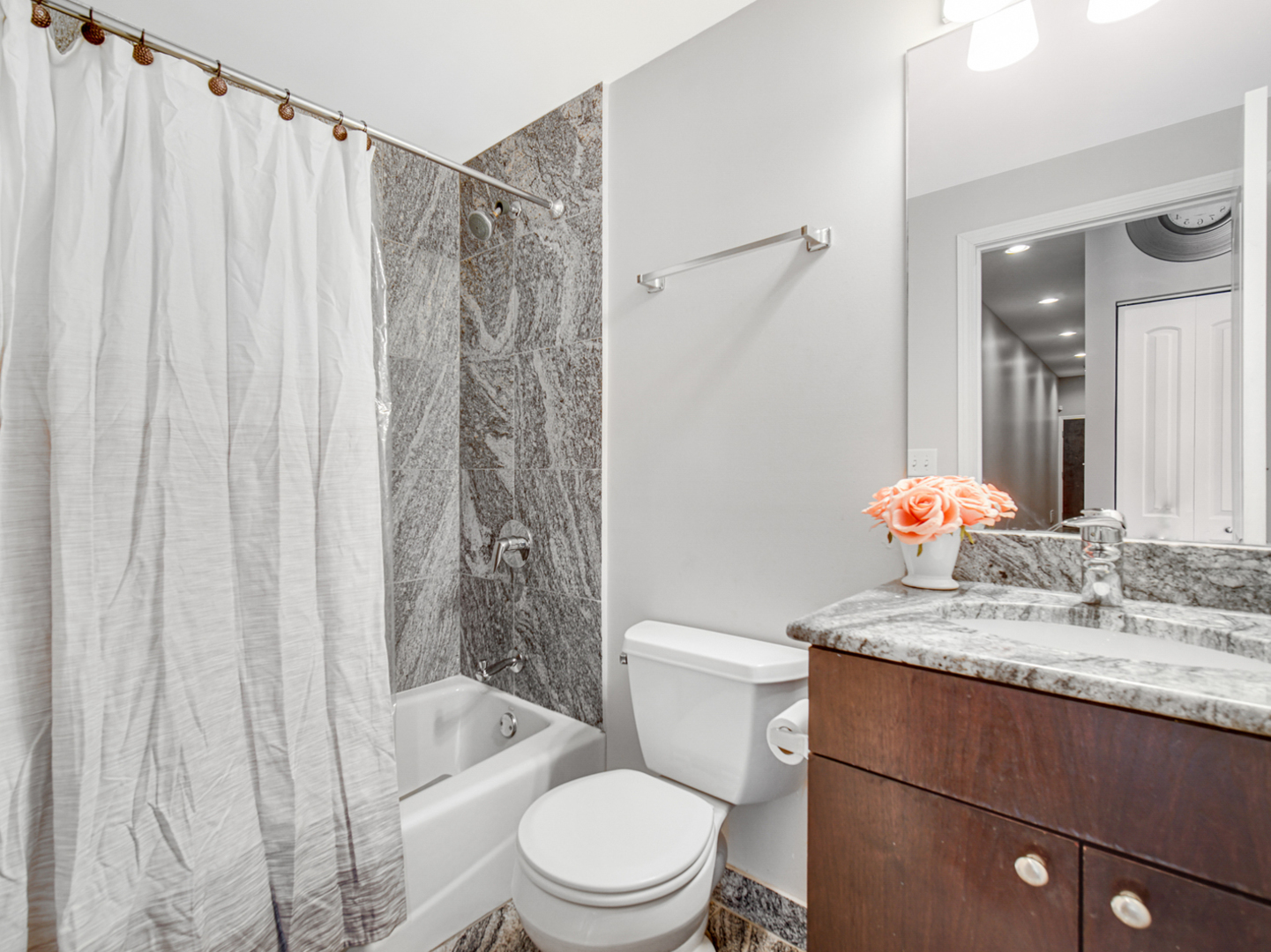 4806 S Saint Lawrence Avenue Unit: 1S
