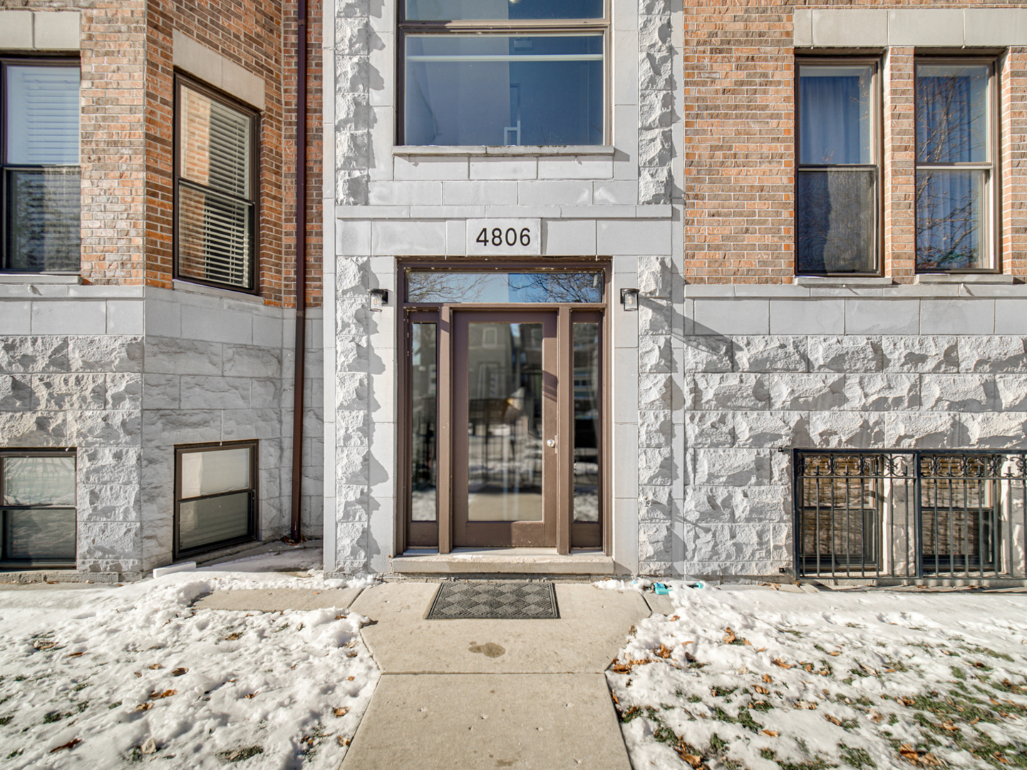 4806 S Saint Lawrence Avenue Unit: 1S