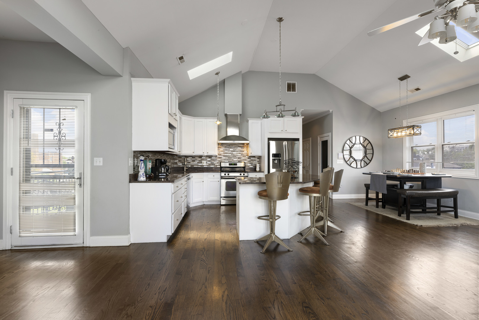 471 E Bowen Avenue Unit: 4