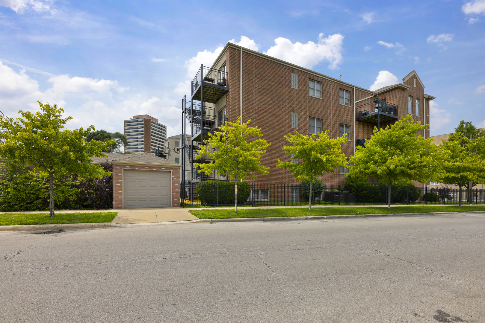 471 E Bowen Avenue Unit: 4