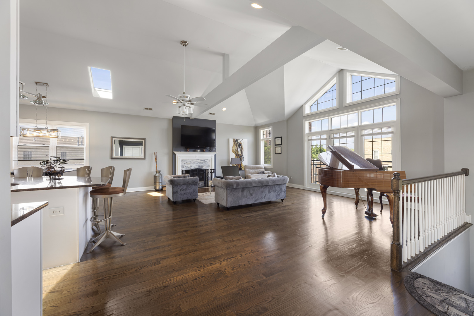 471 E Bowen Avenue Unit: 4