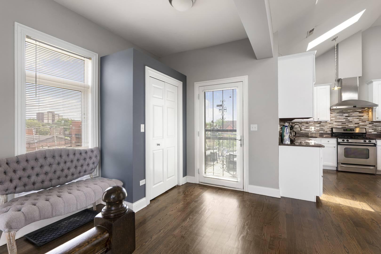 471 E Bowen Avenue Unit: 4