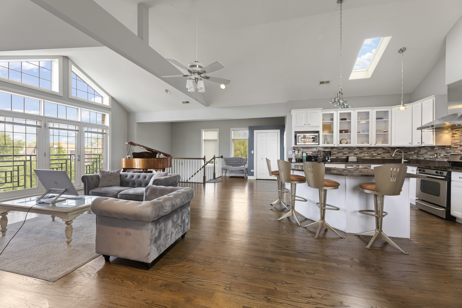 471 E Bowen Avenue Unit: 4