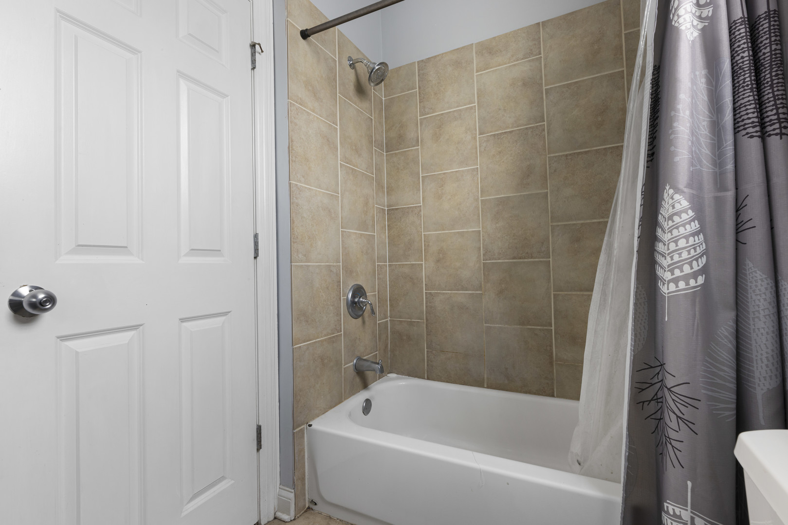 471 E Bowen Avenue Unit: 4