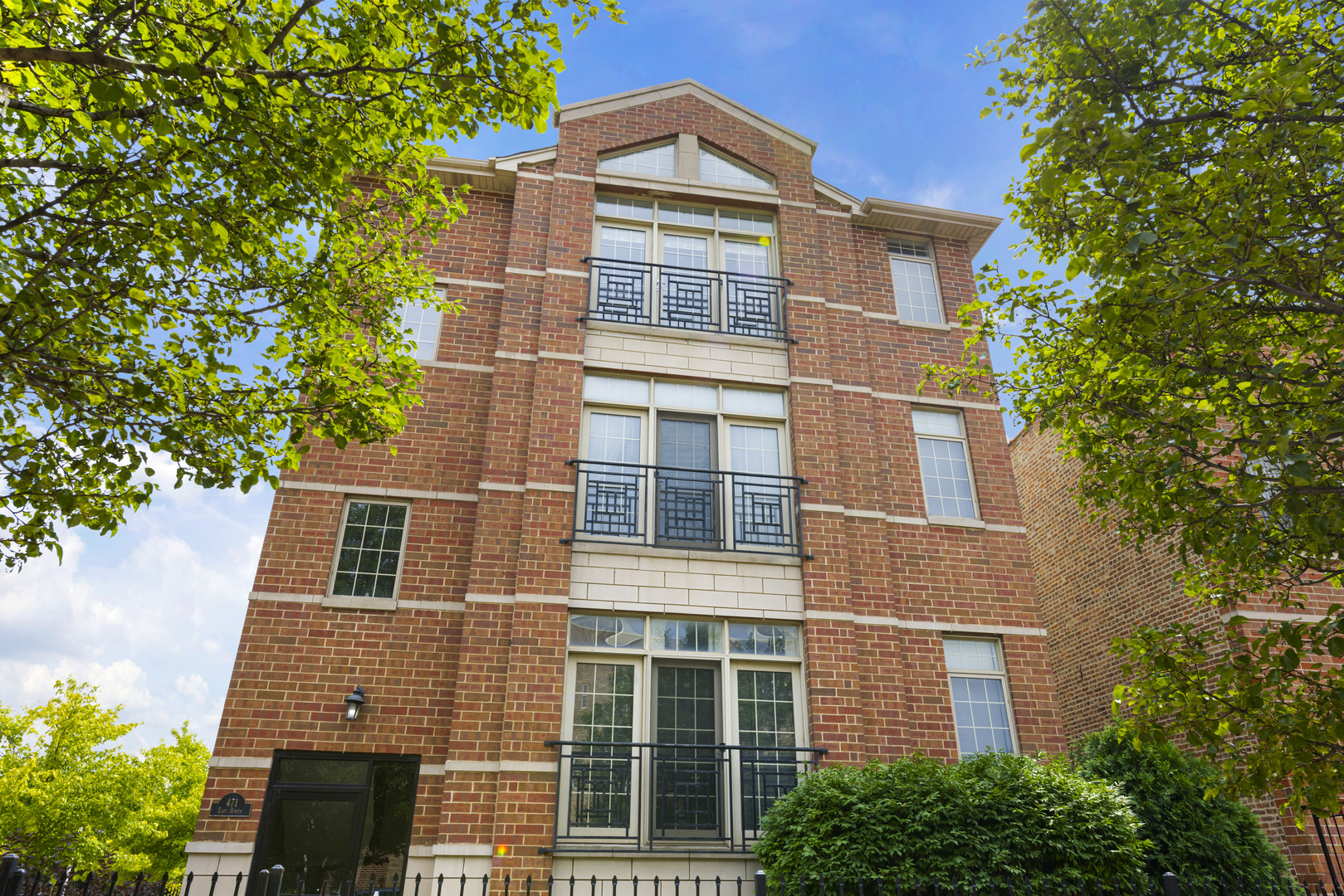 471 E Bowen Avenue Unit: 4