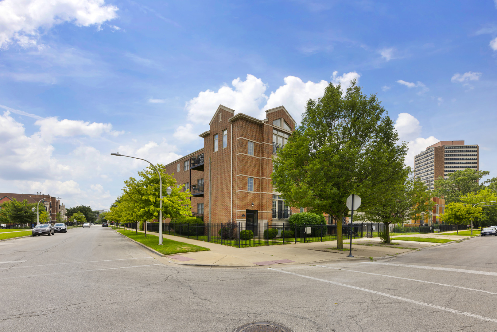 471 E Bowen Avenue Unit: 4