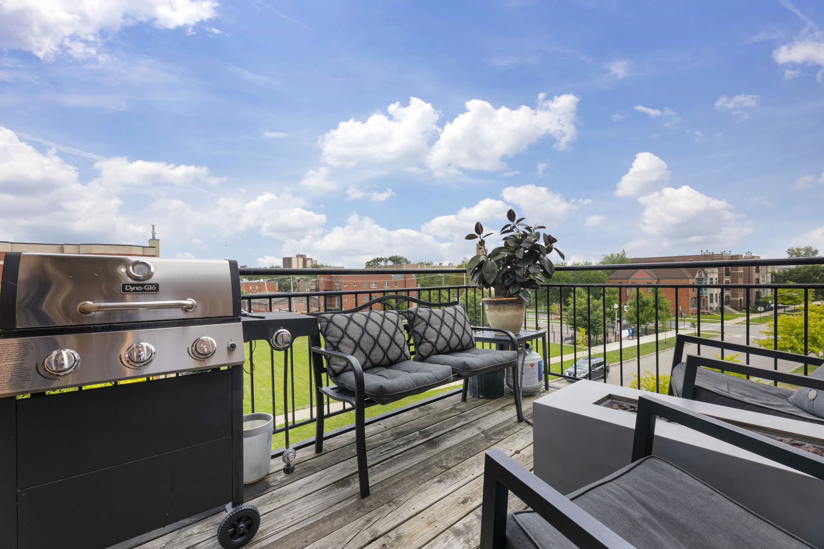 471 E Bowen Avenue Unit: 4