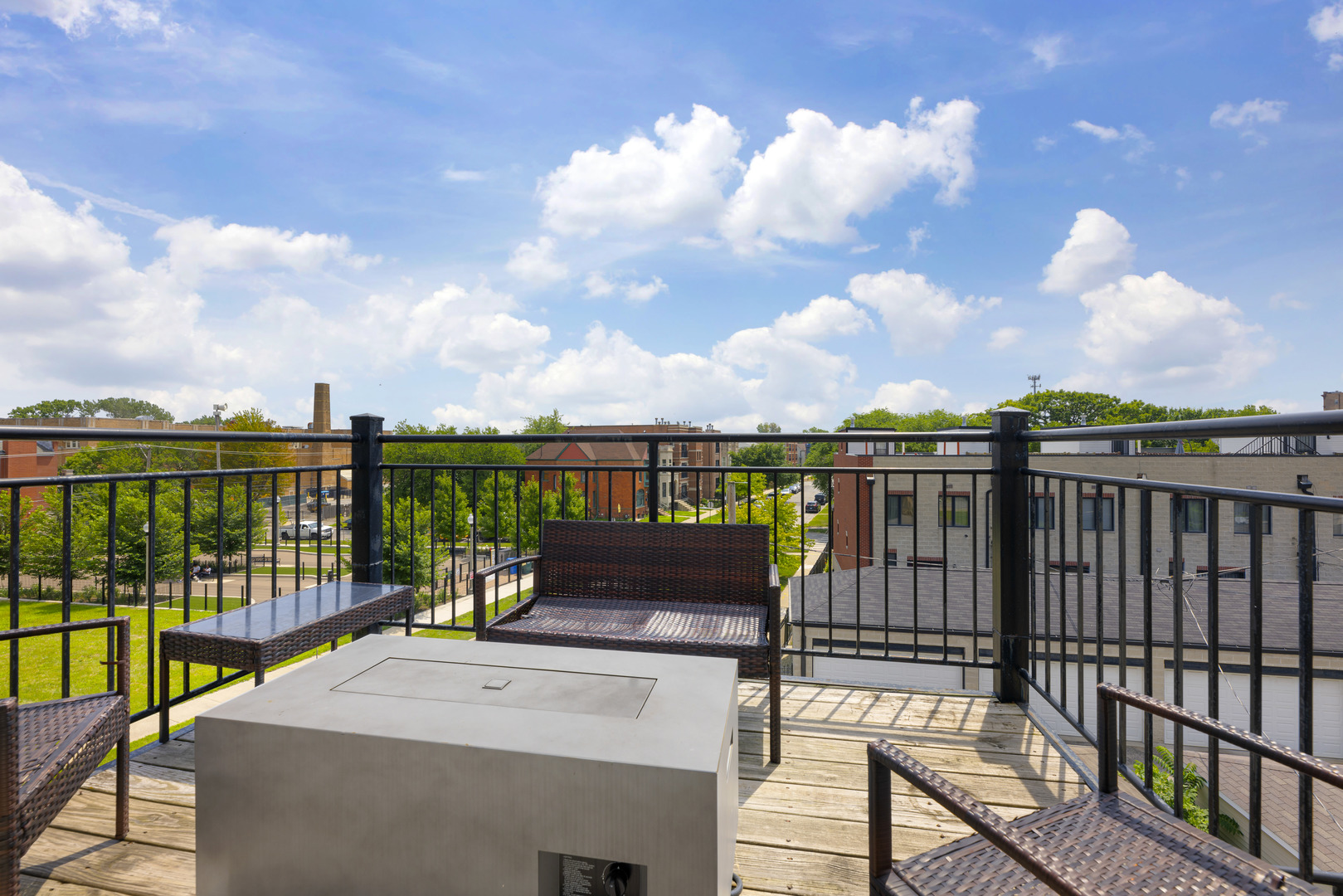 471 E Bowen Avenue Unit: 4