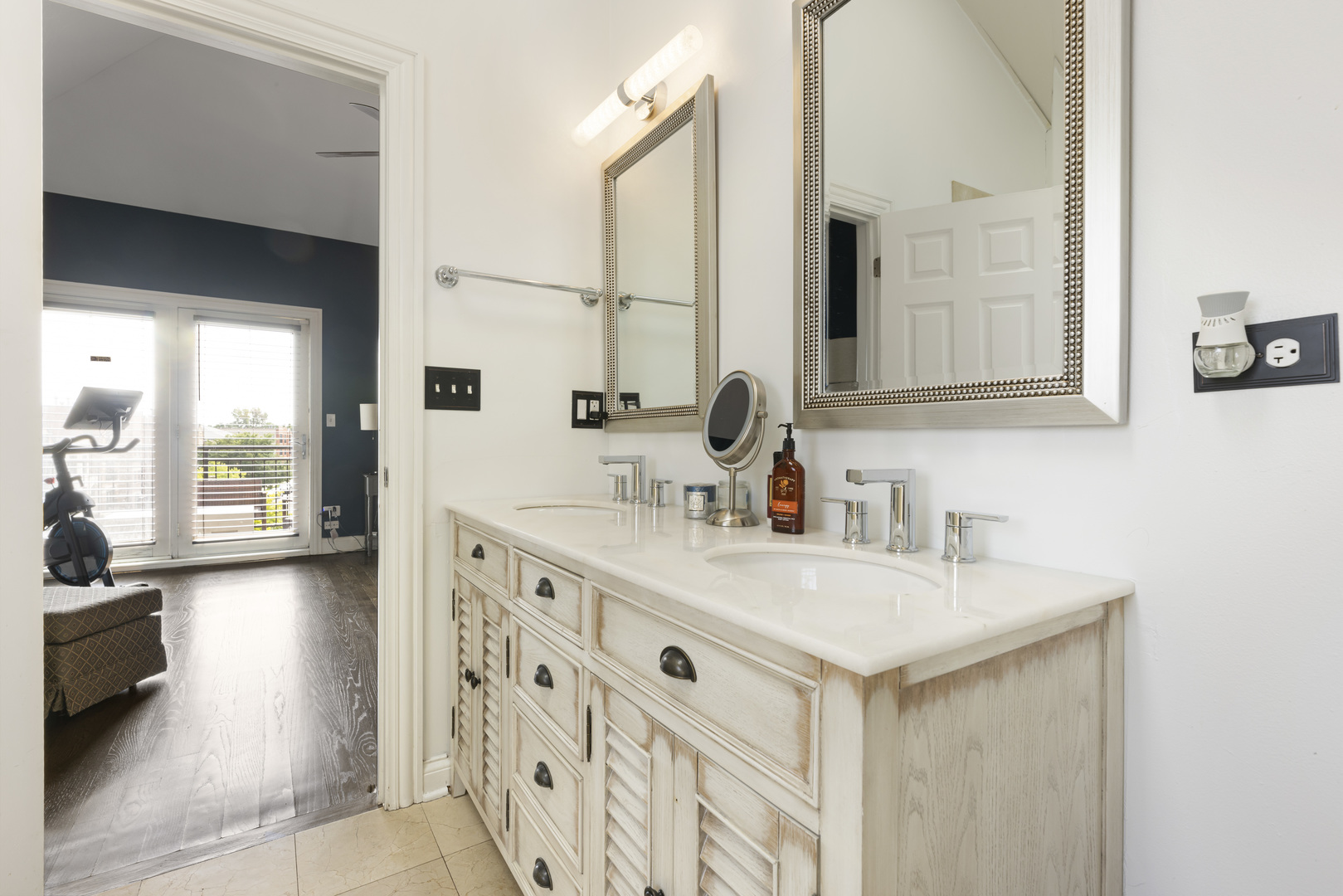 471 E Bowen Avenue Unit: 4