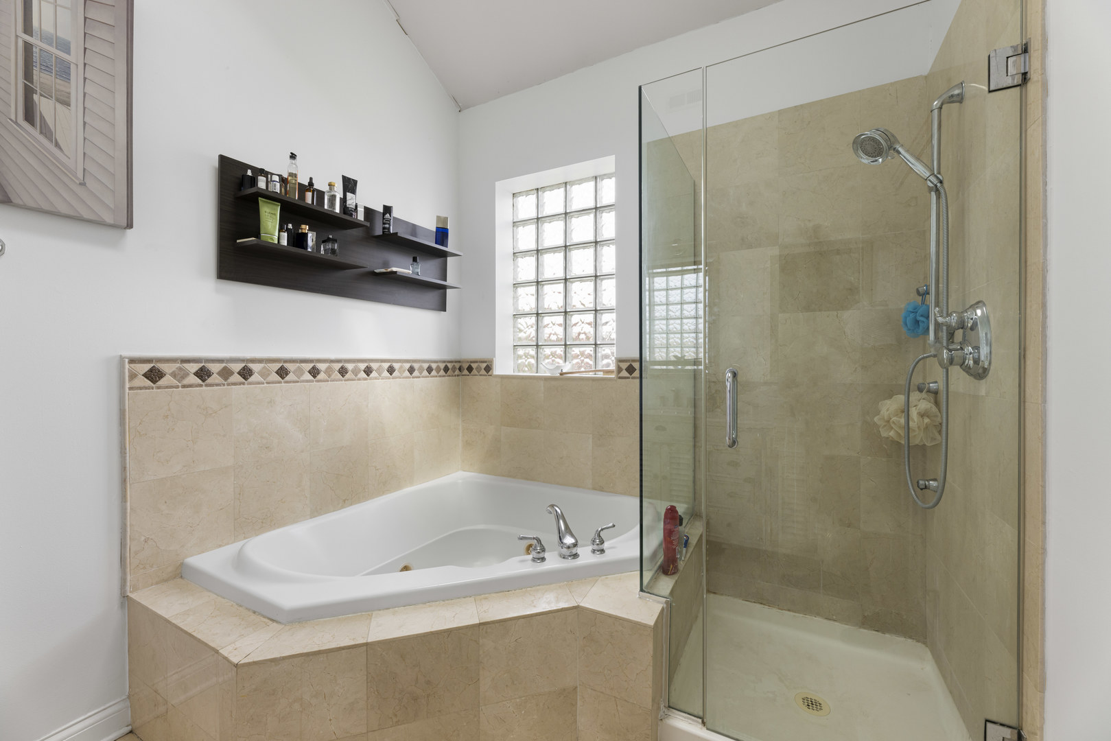 471 E Bowen Avenue Unit: 4