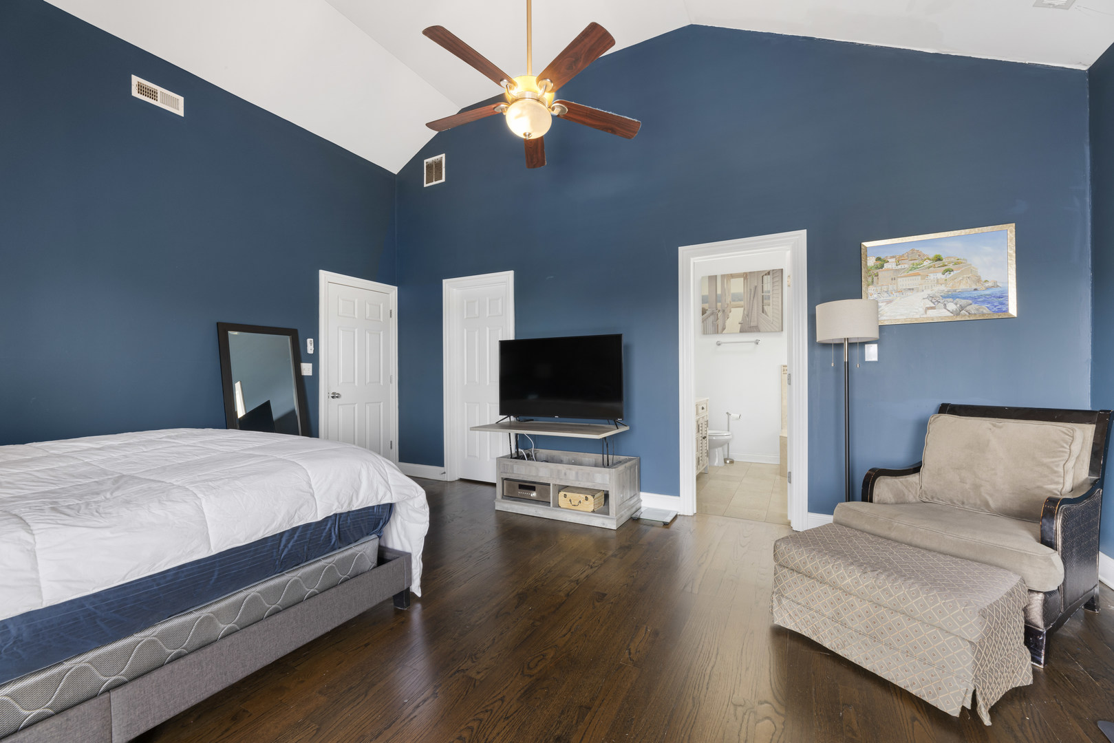 471 E Bowen Avenue Unit: 4