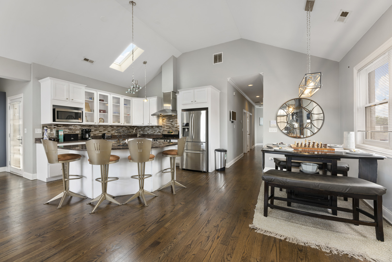 471 E Bowen Avenue Unit: 4