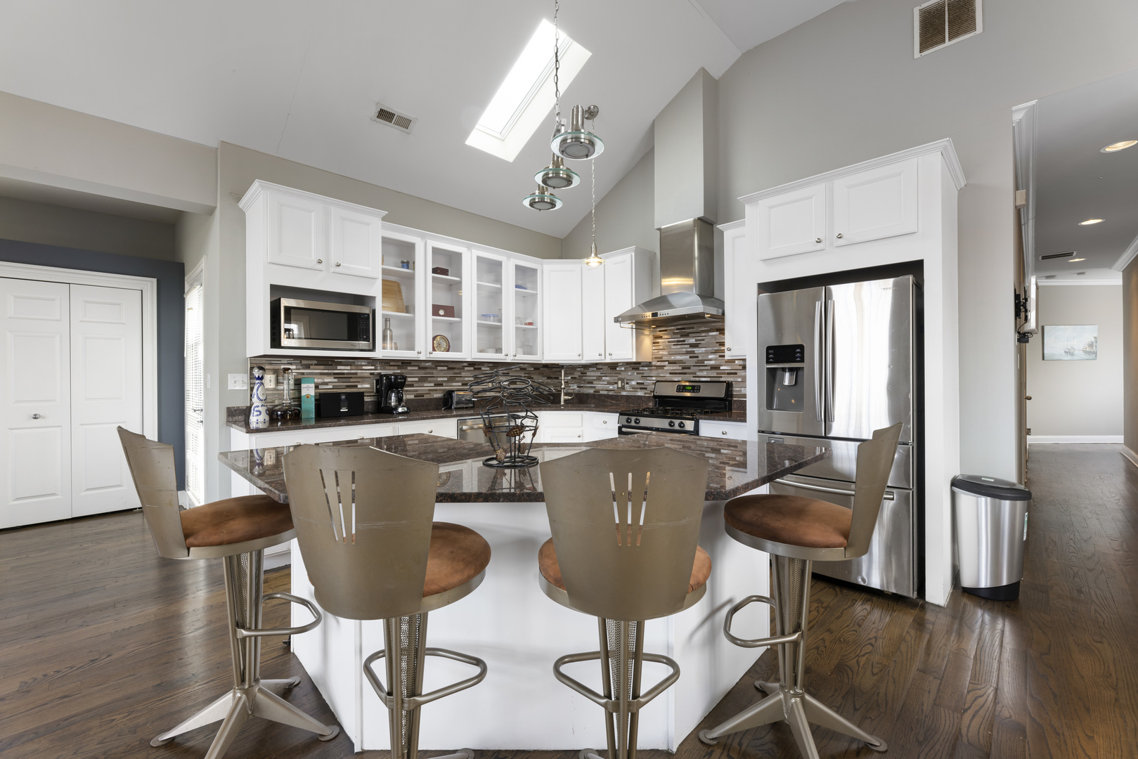 471 E Bowen Avenue Unit: 4