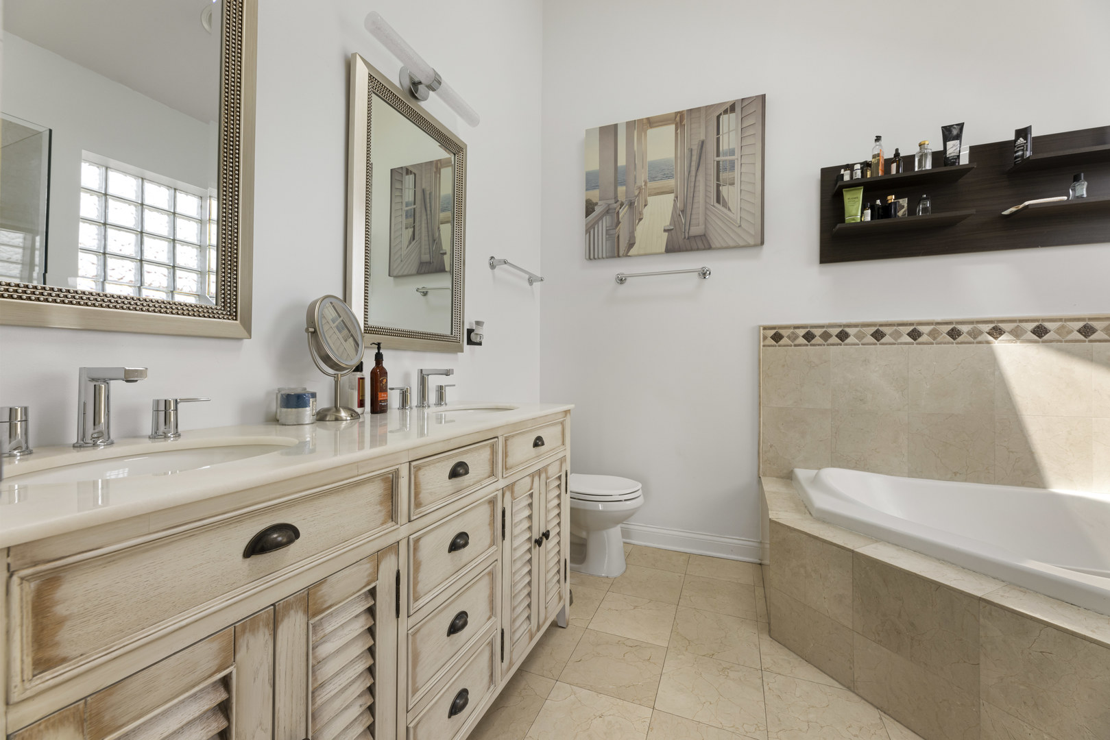 471 E Bowen Avenue Unit: 4