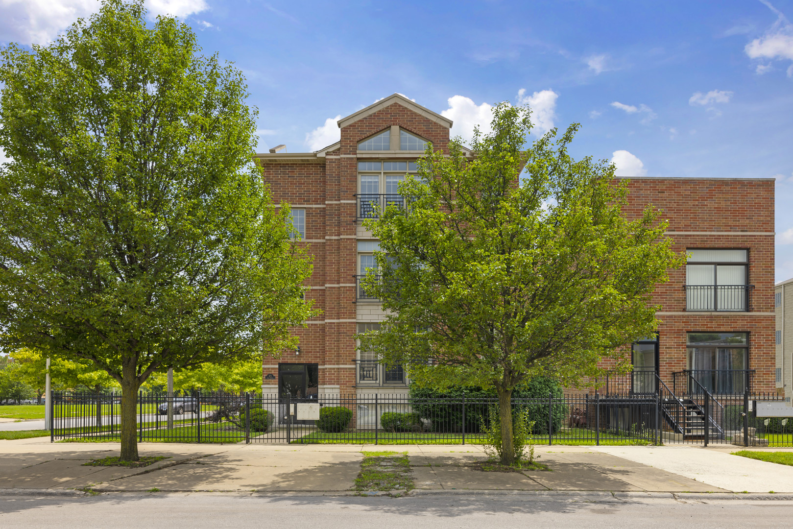 471 E Bowen Avenue Unit: 4