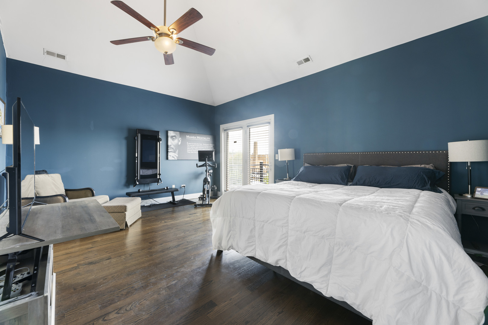 471 E Bowen Avenue Unit: 4