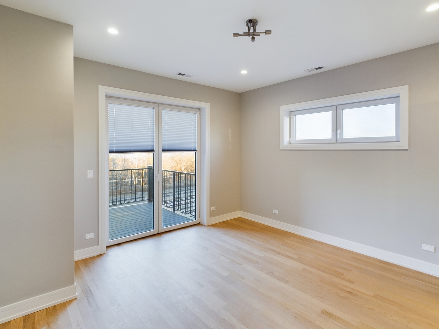 3745 S Lake Park Avenue Unit: 4N