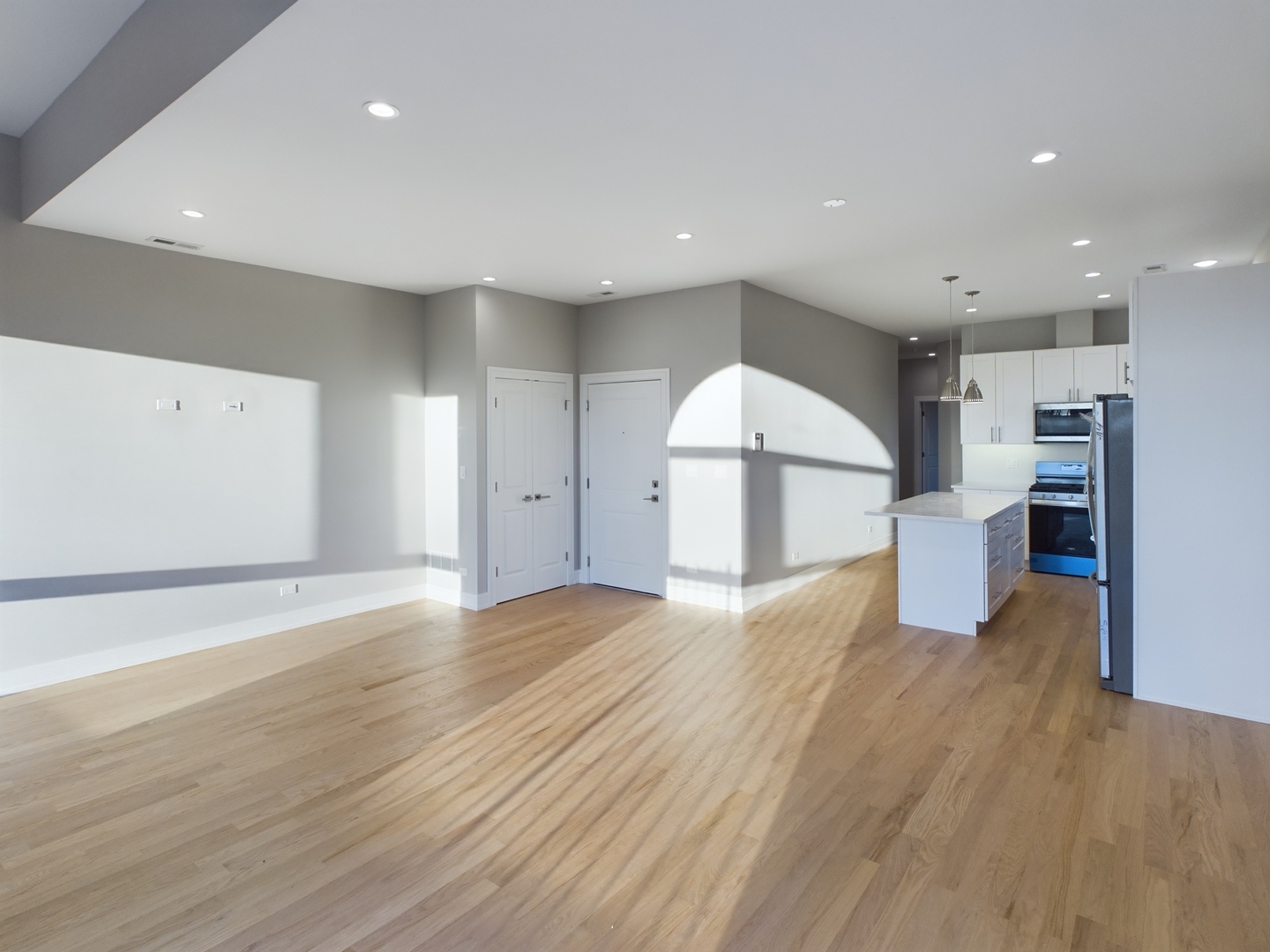 3745 S Lake Park Avenue Unit: 4N