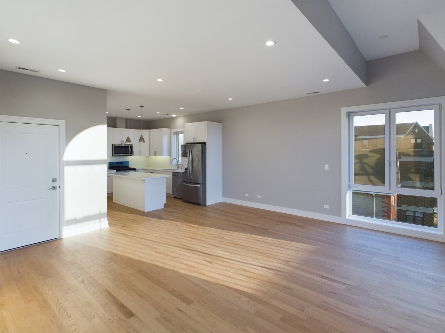 3745 S Lake Park Avenue Unit: 4N