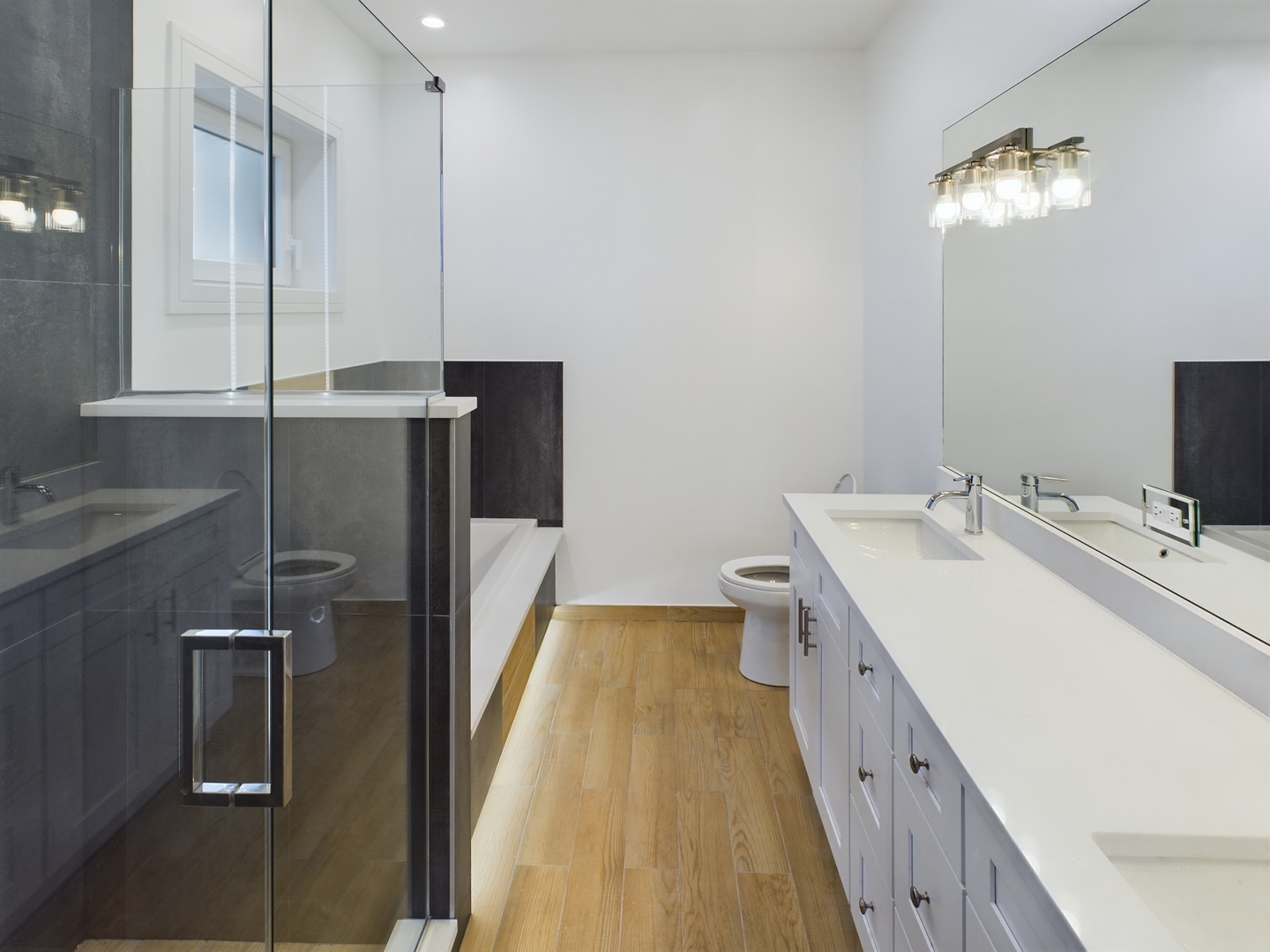 3745 S Lake Park Avenue Unit: 4N